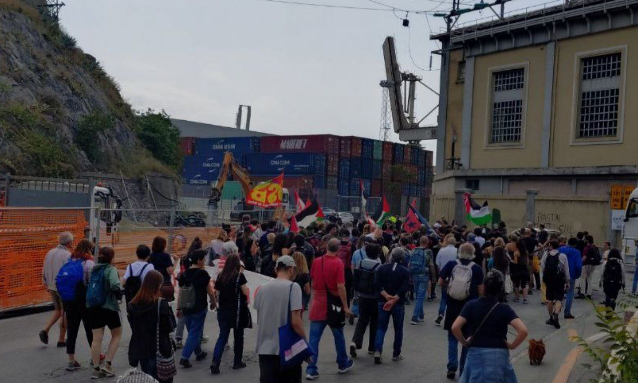 Dockers successfully block arms shipment to Israel Dockers successfully block arms shipment to Israel