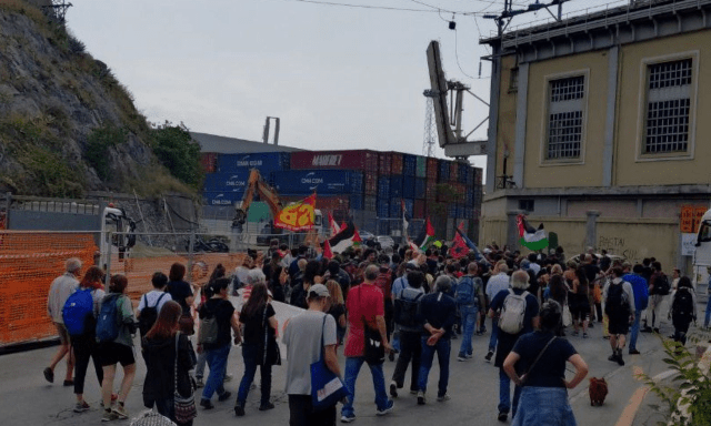 Dockers successfully block arms shipment to Israel